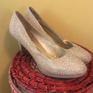 5/$20 or 2/$10🌞 Pierre Dumas Gold Crystal heels